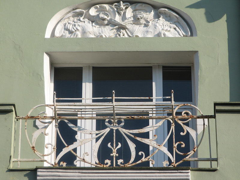 Robertstr. 4