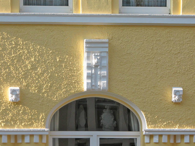 Manteuffelstr. 1