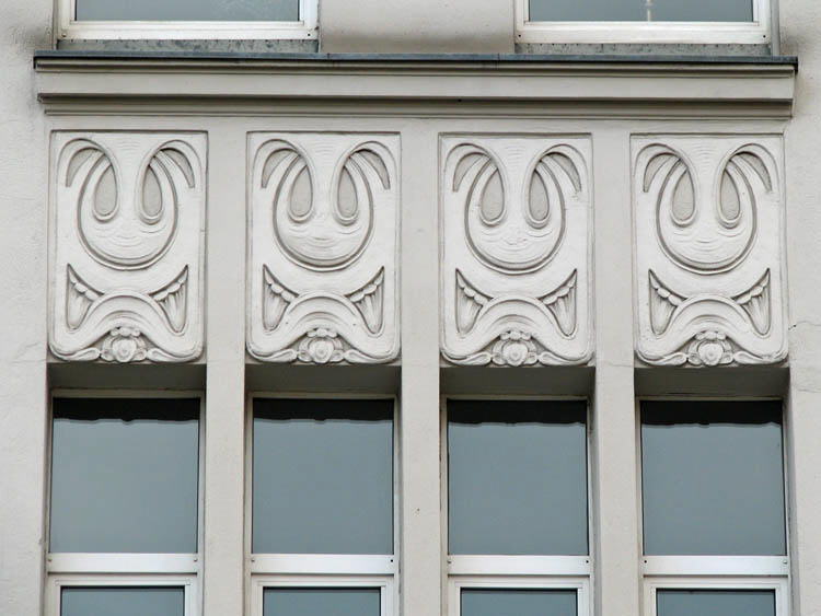 Ferd.-Wallbrecht-Str. 12
